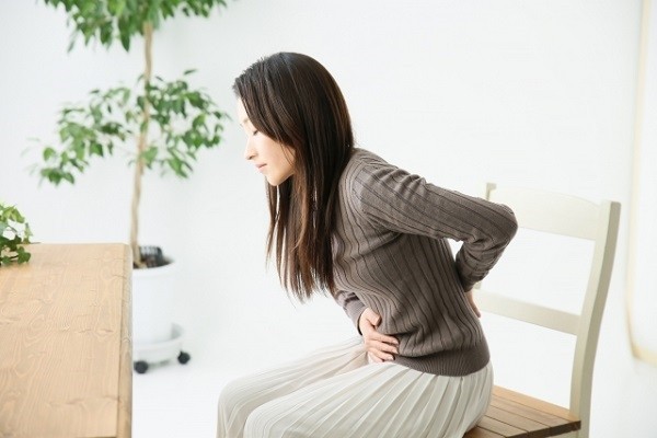 腰痛と背部痛が示す岡山市の内臓疾患の可能性についての説明