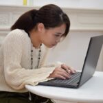 猫背の治し方を支える気功整体とセルフケア